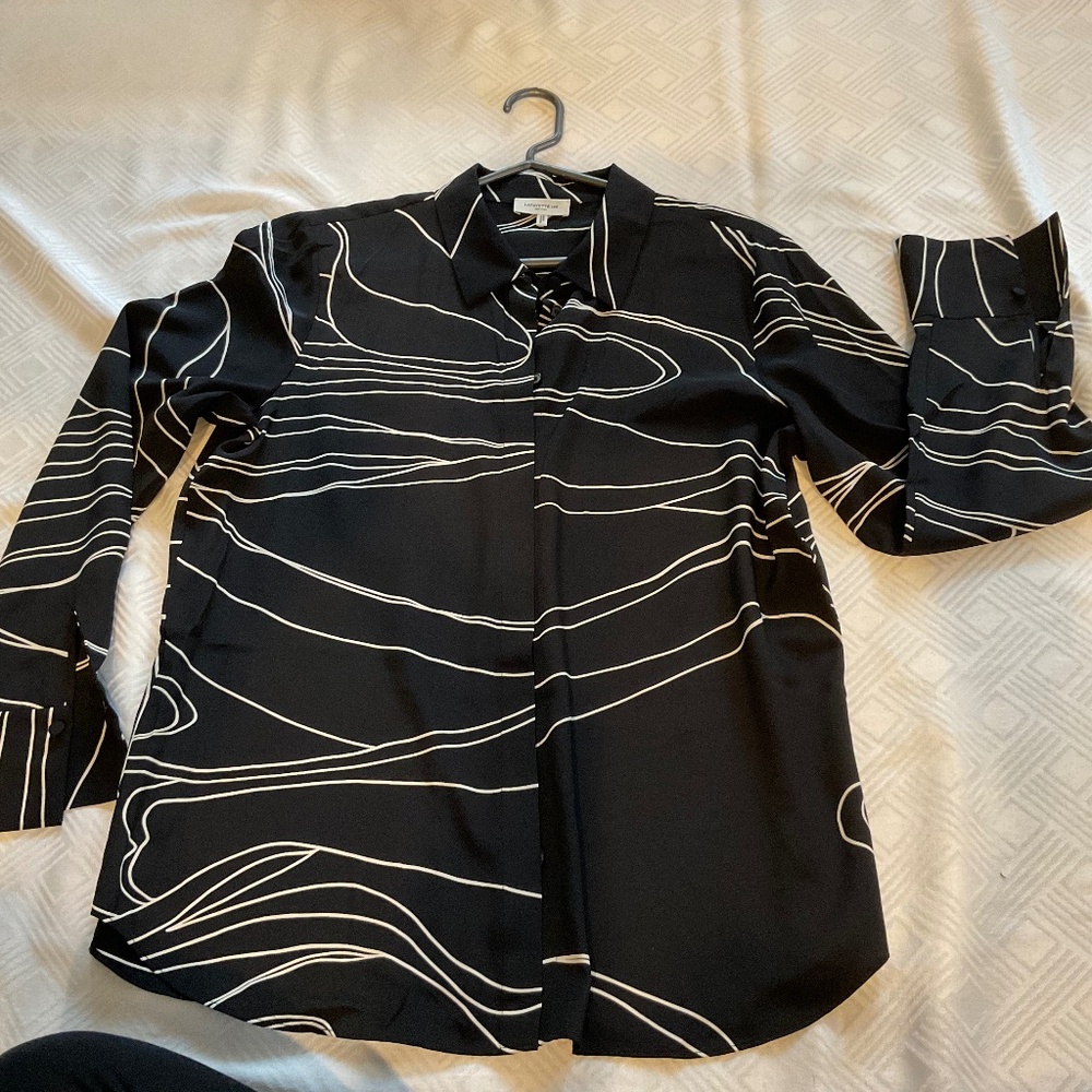 Stunning Lafayette 148 Silk Twill blouse
